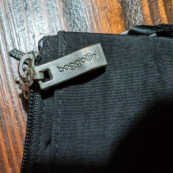 Baggallini Subway small crossbody bag - RFID - Picture 6 of 7